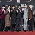 Seventeen hadir di red carpet MAMA 2018 Hong Kong.