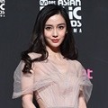 Angelababy hadir di red carpet MAMA 2018 Hong Kong.