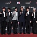 Wanna One hadir di red carpet MAMA 2018 Hong Kong.