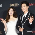 Jin Se Yeon dan Leeteuk datang sebagai pasangan MC di KPMA 2018.