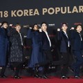 Pentagon terlihat kompak berpose koreografi 'Shine' di KPMA 2018.