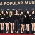 Momoland terlihat cantik kompak memakai kostum hitam di KPMA 2018.