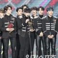 Seventeen meraih piala Bonsang di Golden Disc Awards 2019 divisi album fisik.