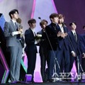 Wanna One Raih Piala Fandom School Award