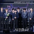 Seventeen Raih Piala World Hallyu Star Award