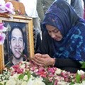 Camelia Malik di Pemakaman Faldy Albar Camelia Malik di Pemakaman Faldy Albar