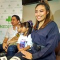 Konferensi Pers Kelahiran Anak Ketiga Regi Datau dan Ayu Dewi
