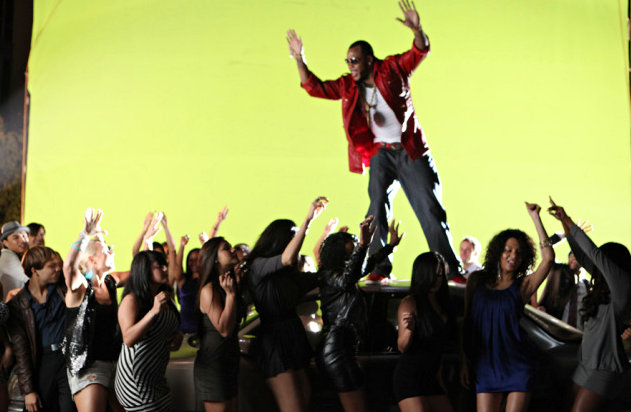 Video Musik: Aksi Gila-Gilaan Flo Rida dan David Guetta Di Single 'Club Can't Handle Me'