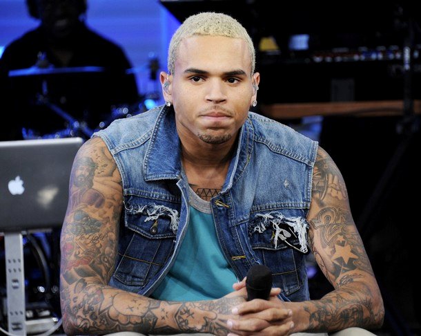 Chris Brown Ungkap Janji Setia Dengan Pasangan Lewat Lagu 'Treading Water'