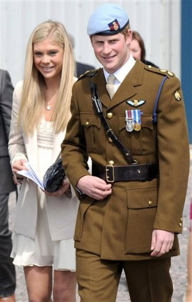 Hasil gambar untuk chelsy davy dan pangeran harry