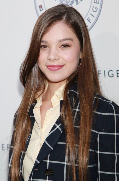 Adegan Telanjang Hailee Steinfeld di 'Romeo and Juliet 