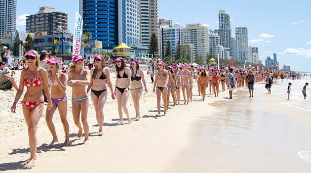 Parade Wanita Berbikini Pecahkan Rekor Dunia
