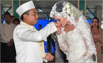 Catherine Wilson Akan Bulan Madu Sekaligus Umroh ke Tanah Suci