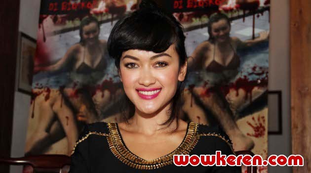 Julia Perez Protes Poster 'Kutukan Arwah Santet' Terlalu Seksi