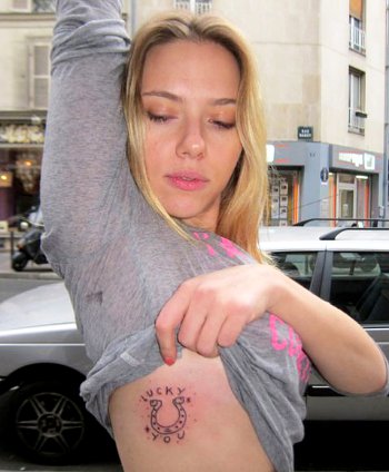 Scarlett Johansson Pamer Tato Baru Scarlett Johansson Pamer Tato Baru