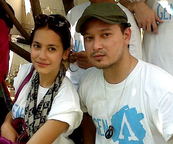 Pevita Pearce dan Banyu Biru Kompak Bantu Korban Banjir Pevita Pearce dan Banyu Biru Kompak Bantu Korban Banjir