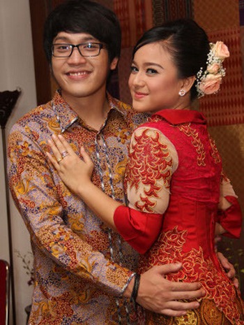 Tunangan, Juwita Bahar Dijodohkan Oleh Ibunya