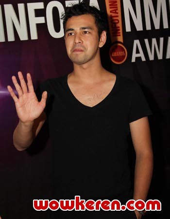 Raffi Ahmad Sabet Dua Piala Panasonic Gobel Award 2013