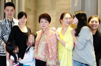 Perut Tampak Buncit, Barbie Hsu Kembali Dicurigai Sedang Hamil