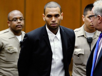 Chris Brown Dijatuhi Hukuman 1.000 Jam Pelayanan Sosial