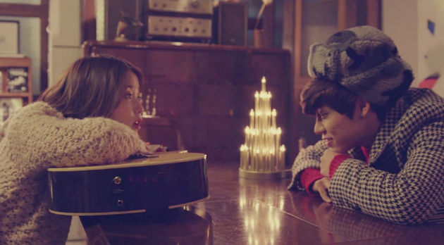 IU Cium Model Cowok di Video Musik 'Friday'