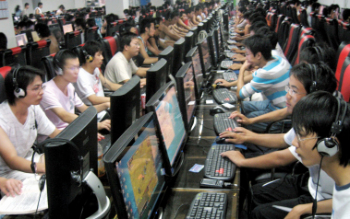 80 Persen Remaja Indonesia Kecanduan Internet