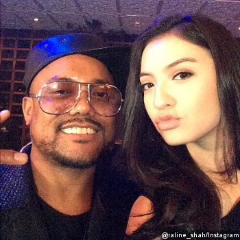 Raline Shah Manyun Pose Bareng Personil Black Eyed Peas