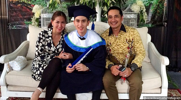 Orang tua bangga liat anaknya sudah di wisuda