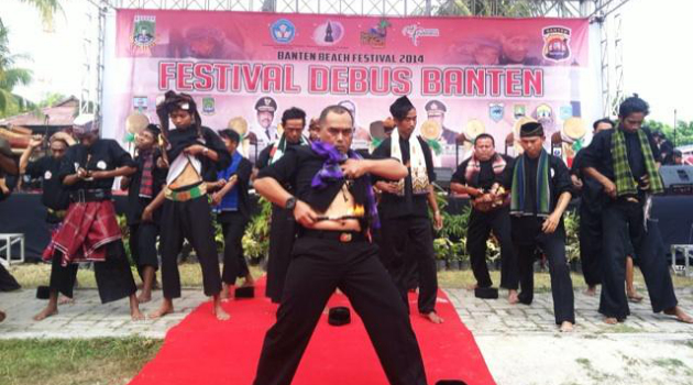 2000 Orang Raih Rekor MURI di Festival Debus Banten 2014 2000 Orang Raih Rekor MURI di Festival Debus Banten 2014