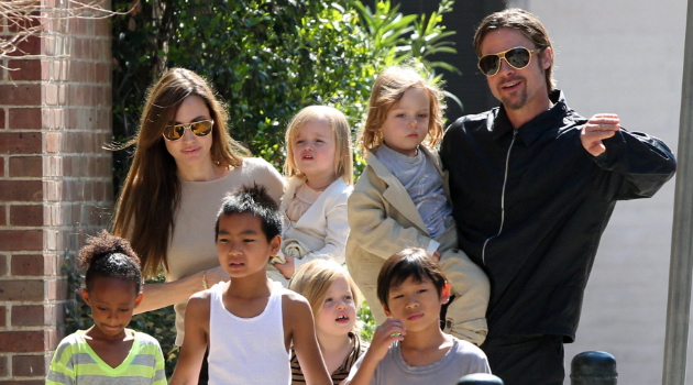 Brad Pitt Dan Angelina Jolie Libatkan Anak Anak Mereka Di Pernikahan [ 350 x 630 Pixel ]