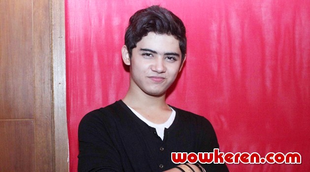 Terkenal Bikin Aliando Harus Pakai Masker Saat ke Mall