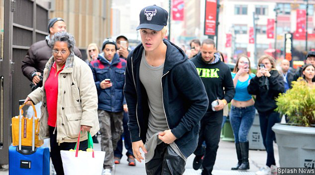 Gagal Keren, Justin Bieber Terjungkal Saat Main Skateboard