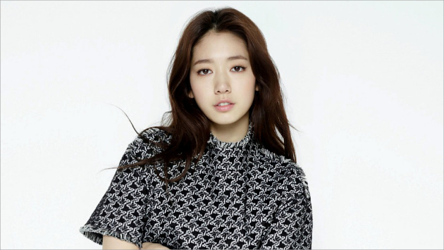 'Beauty Inside' Rilis Foto Akting Park Shin Hye Sebagai Woo Jin