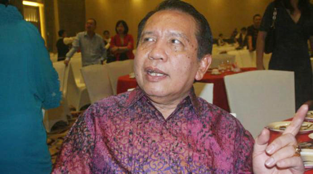 Sebelum Dimakamkan, Istri Rinto Harahap Salat Disamping Jenazah Almarhum
