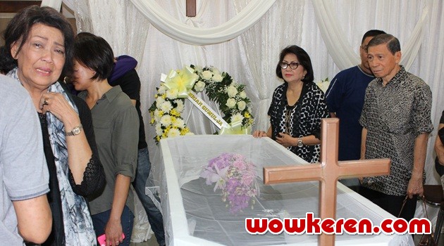 Rima Melati Ungkap Frans Tumbuan Meninggal Karena Sakit Gula