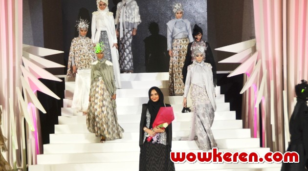 Zaskia Sungkar Pamerkan Busana Muslim Etnik Di Fashion Nation