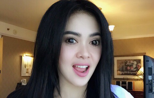 Selalu Tampil Cantik, Begini Wajah Jelek Ala Syahrini