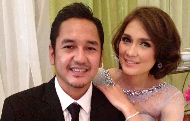 Hasil gambar untuk pernikahan luna maya dan reza prawiro