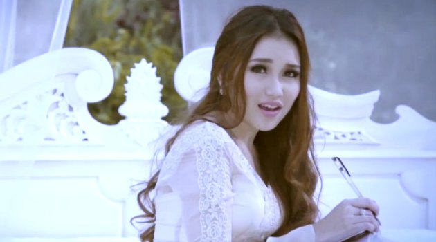 Download video klip ayu ting ting suara hati