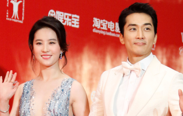 Cieee, Liu Yifei Datang ke Korea Untuk Pesta Ultah Song Seung Heon