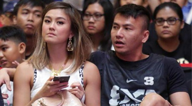 MaluMalu, Agnes Monica Cium Mesra Pebasket Wijaya Saputra MaluMalu, Agnes Monica Cium Mesra Pebasket Wijaya Saputra