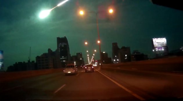 Lagi, Bola Meteor Kembali Terekam Kamera Jatuh di Langit ...