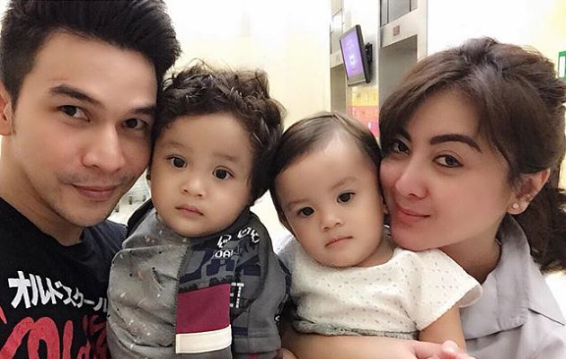 Punya Anak Kembar Super Imut Istri Jonathan Frizzy Hamil Lagi