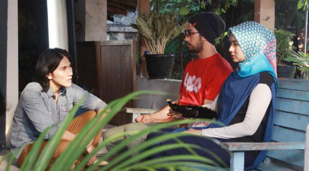 Bella Ceria, Vino Bastian-Reza Rahadian Malah Berantem di Poster 'Talak Tiga'