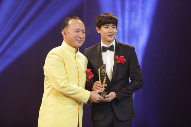 Kelewat Beken, Nichkhun 2PM Dapat Penghargaan Popularitas di Thailand
