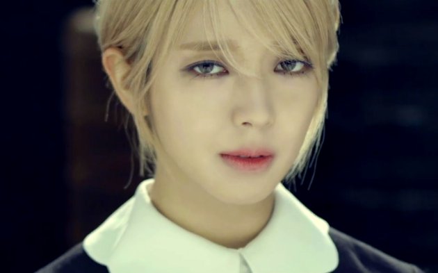 Rilis Proyek Solo, Choa AOA Hadirkan Kisah 'Vampir' di MV 'Flame'