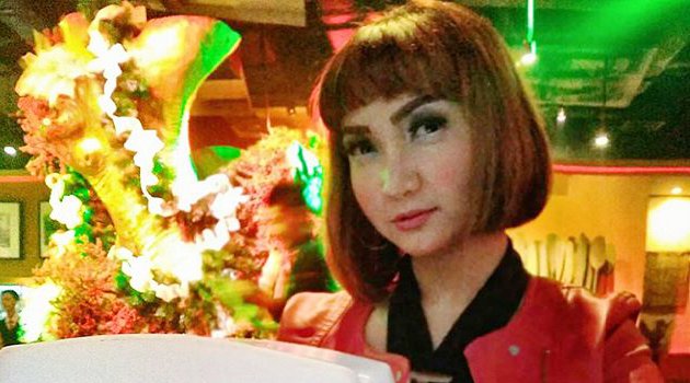 'Pamer' Mobil Mewah di Instagram, Netter Pertanyakan Pekerjaan Roro Fitria