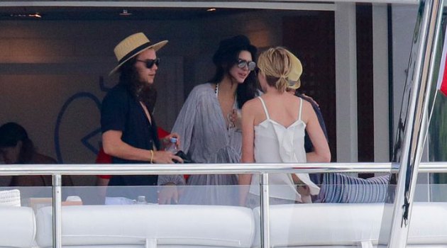 Kendall Jenner Makin Mesra Bareng Harry Styles Keluarga