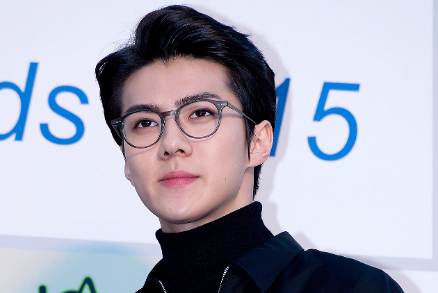 Foto Sehun Exo Pakai Kacamata - Info Korea 4 You
