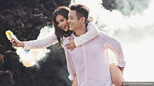 Menikah, Putri Titian Pamer Foto Hot Cium Junior Liem
